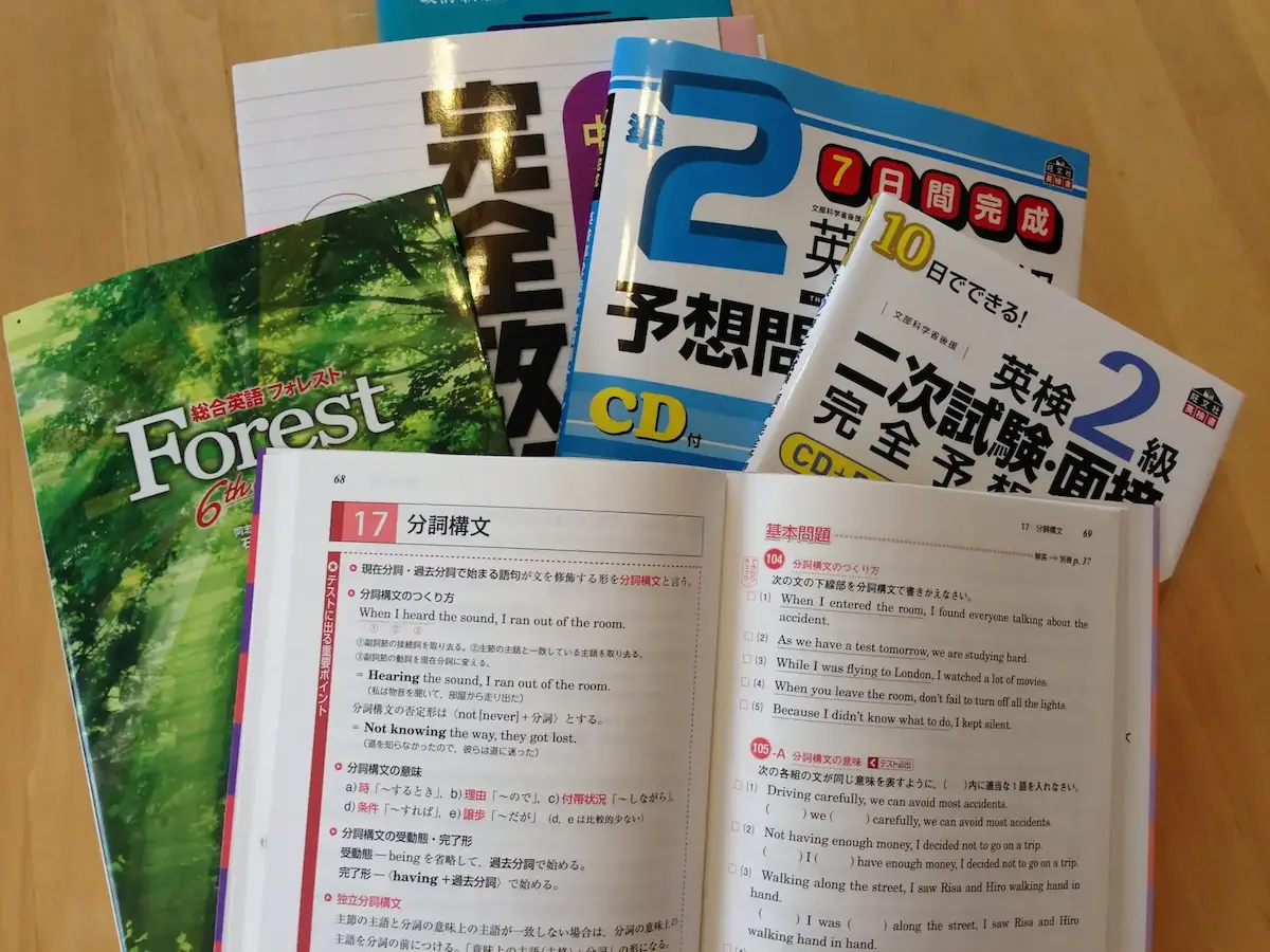 勉強している高校生